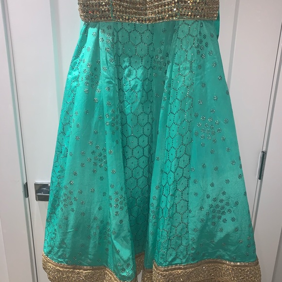 Lengha with golden mirrors work crop top - Picture 2 of 6